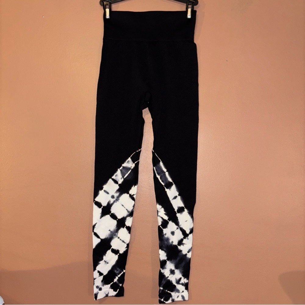 Life Integrity Earth Womens Tie Dye Exercise Leggings Small Black White